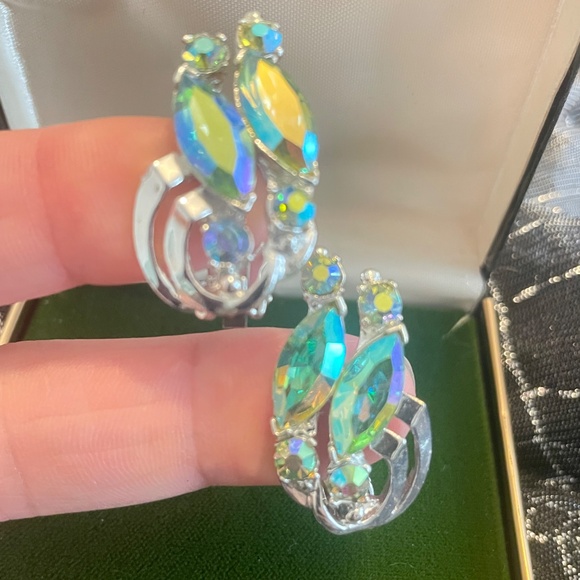 Vintage Aurora Borealis Style Crystal Clip-On Earrings - Picture 6 of 6